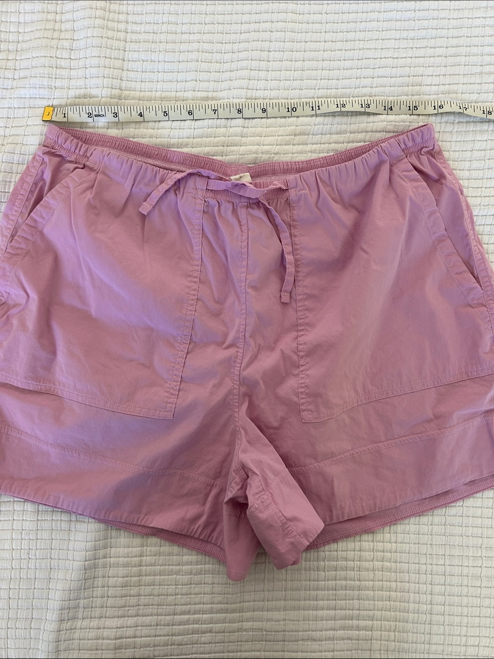 Lululemon Women’s Drawstring Cotton Poplin Shorts in Bubblegum Pink